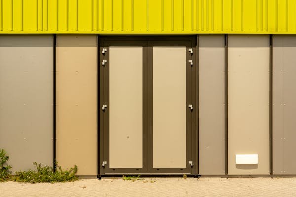 Porte industrielle : personnalisez votre sécurité avec expertise